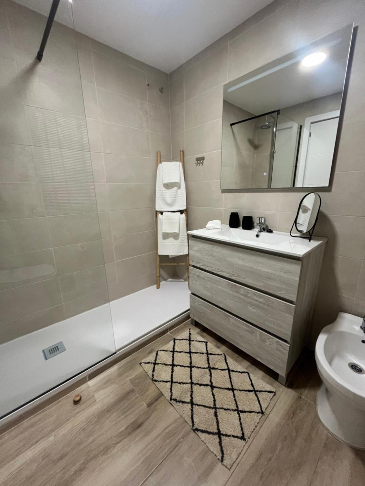 Love Rent4 Malaga Huelin ภายนอก รูปภาพ
